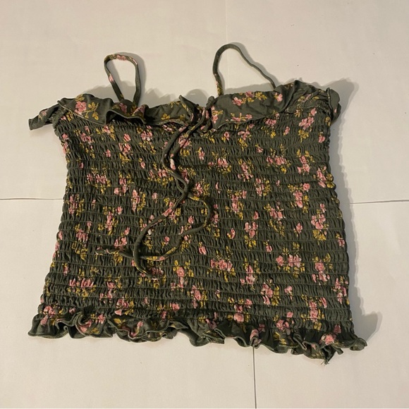 American Eagle Outfitters Tops - 8. American Eagle floral top, size medium